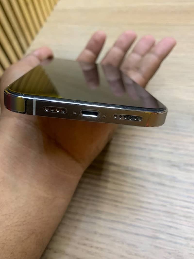 Apple iPhone 14 Pro Max 2