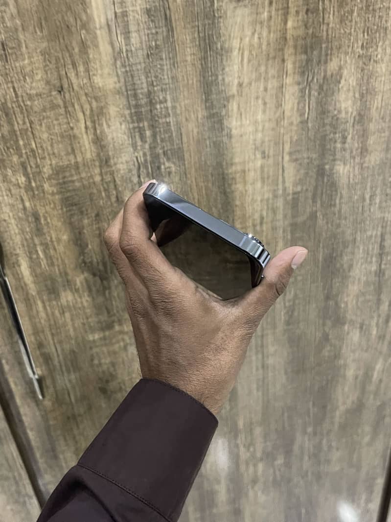 Apple iPhone 13 Pro Max 4