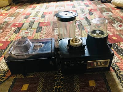 juicer blender for sale in good condition.
