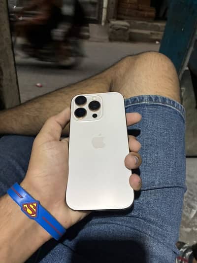 Apple iPhone 16 Pro