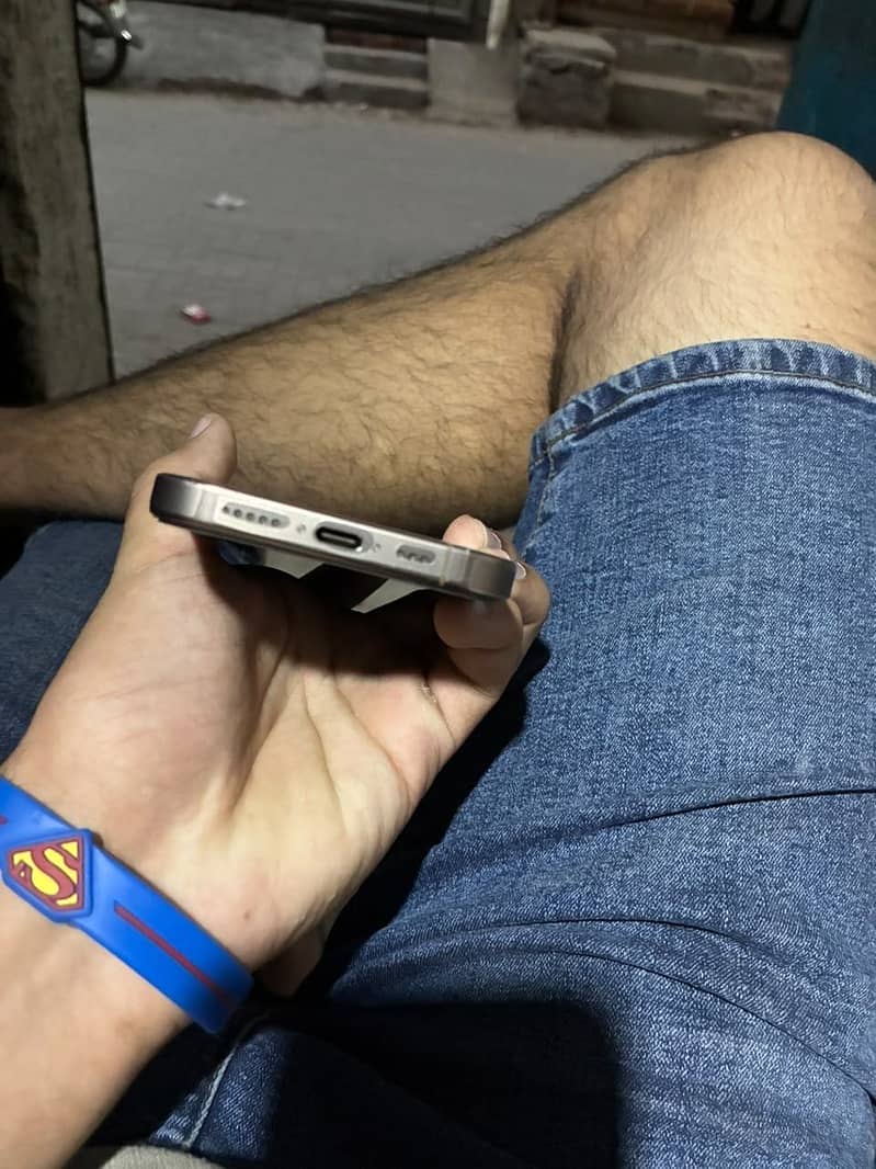 Apple iPhone 16 Pro 3