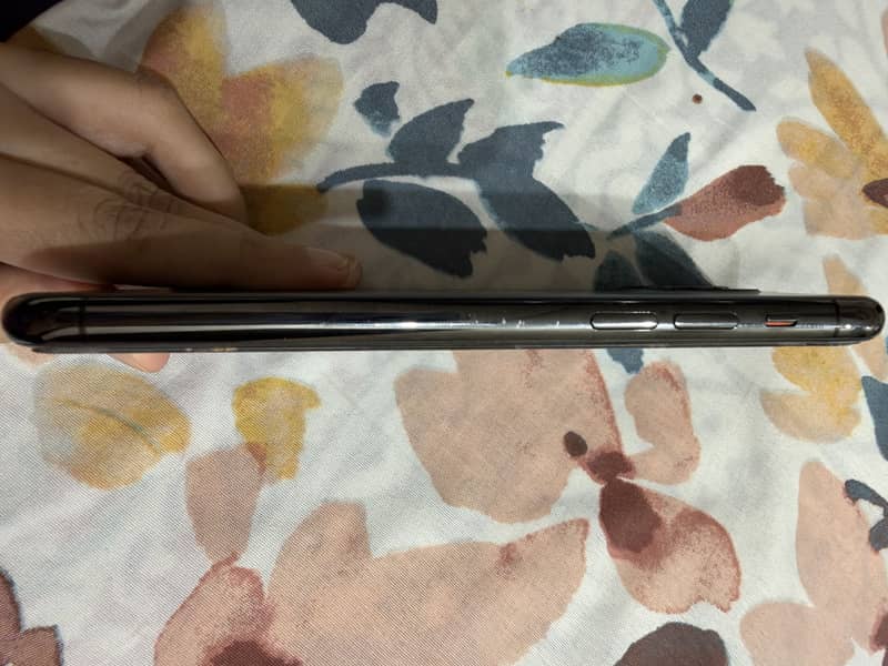 Apple iPhone 11 Pro 4