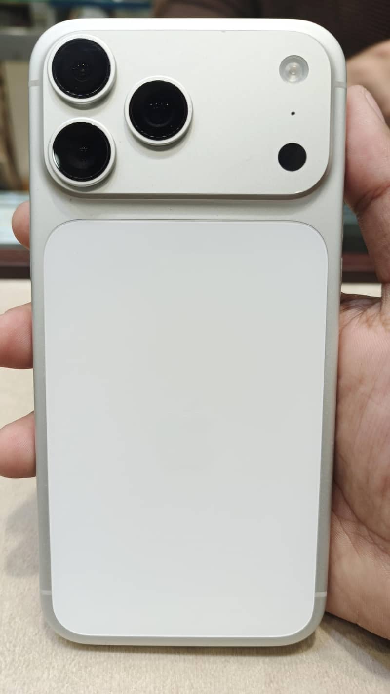 Apple iPhone 17 Pro Max 0