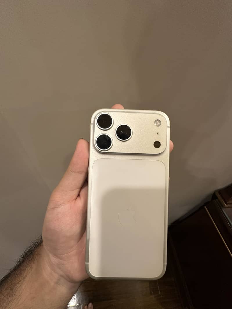 Apple iPhone 17 Pro Max 0