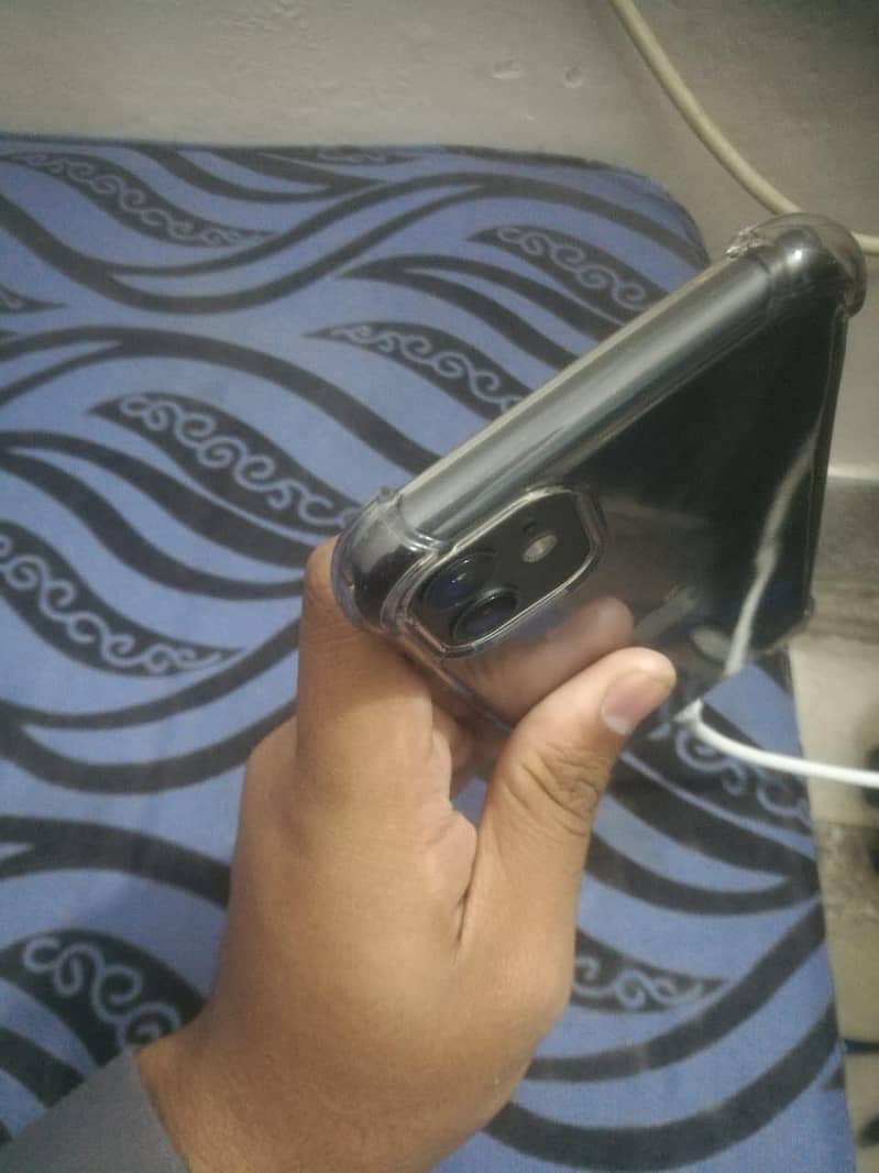 Apple iPhone 11 3