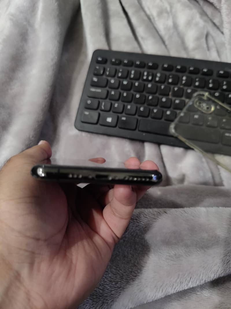 Apple iPhone XS 3