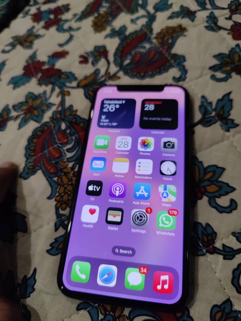 Apple iPhone XS 4