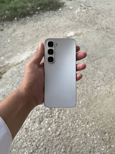 Infinix Hot 60 Pro 8+5gb ram 128 memory condition 10/10