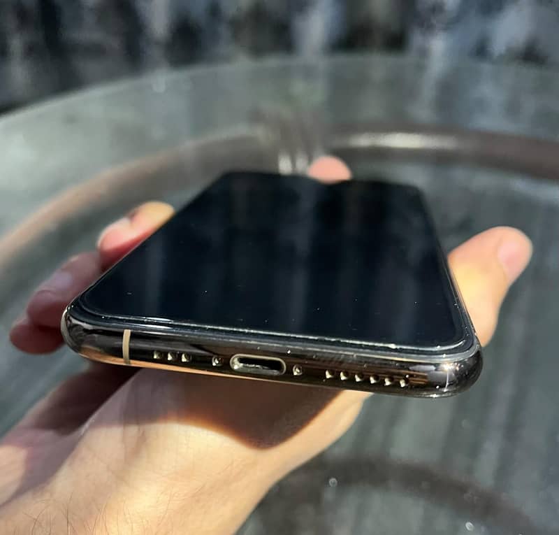 Apple iPhone 11 Pro 2