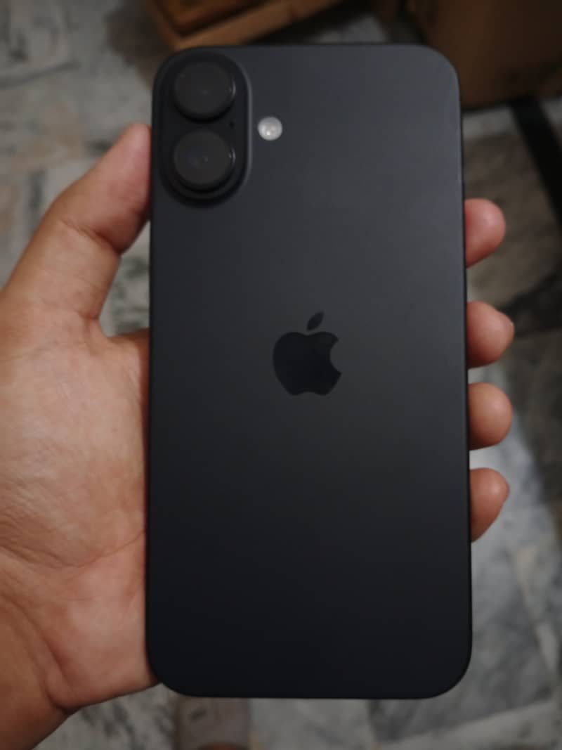 Apple iPhone 16 Plus 4