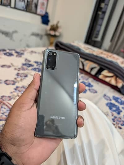 Title: Samsung Galaxy S20  | 8/10 Condition | Minor Screen Dot