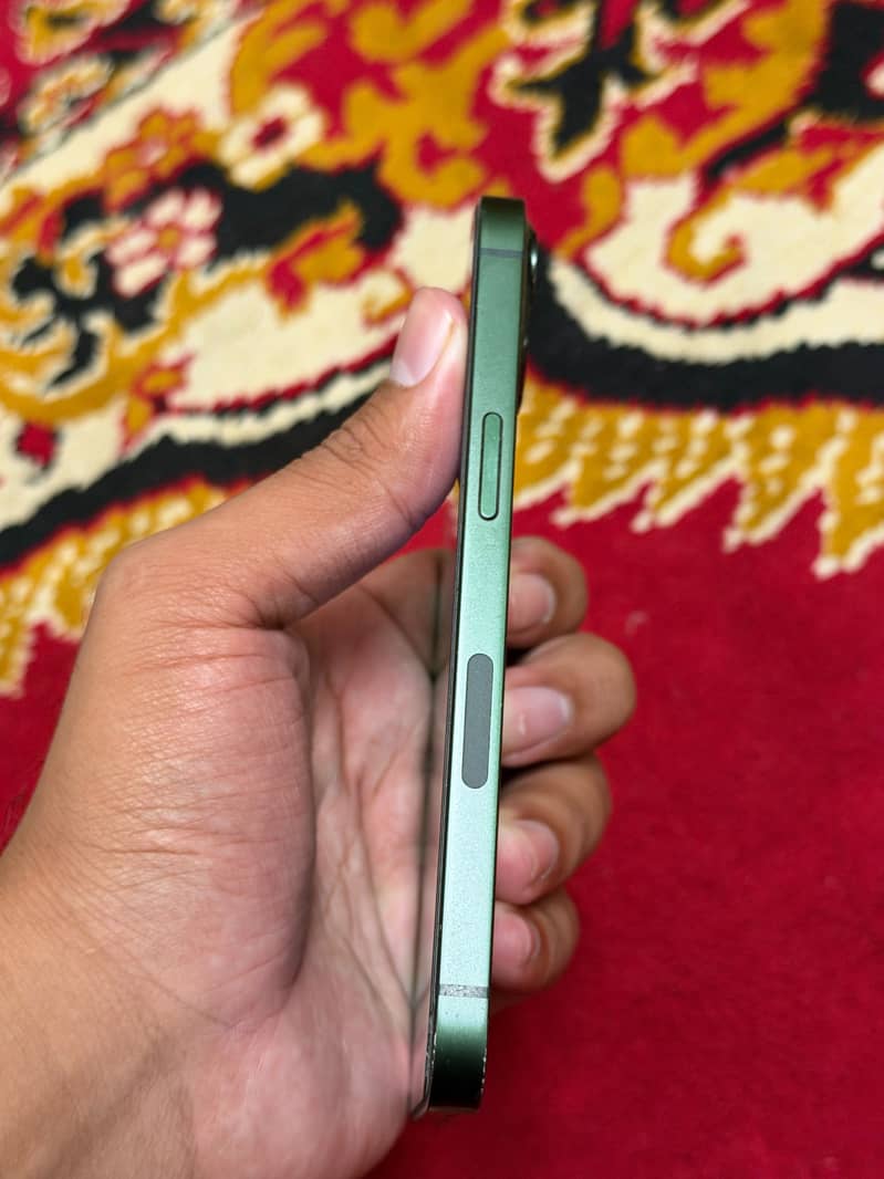 Apple iPhone 13 2