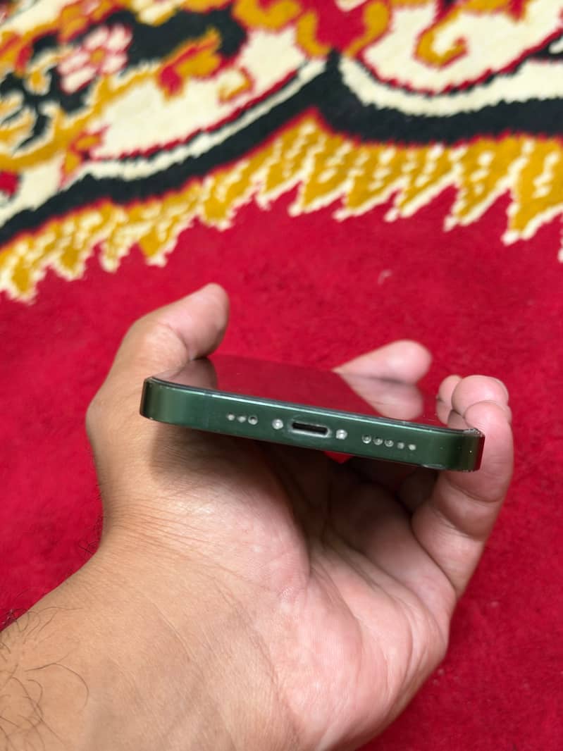 Apple iPhone 13 4