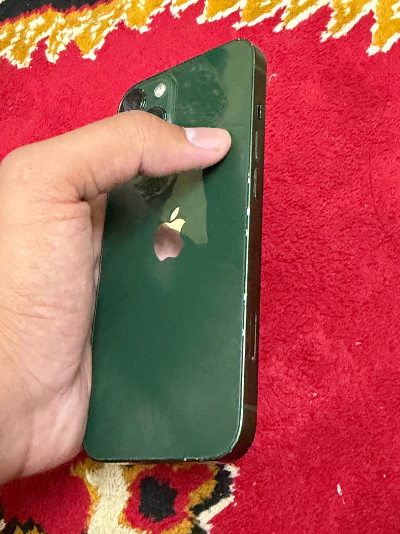 Apple iPhone 13 7