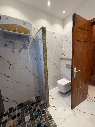 10 MARLA HOUSE FOR RENT