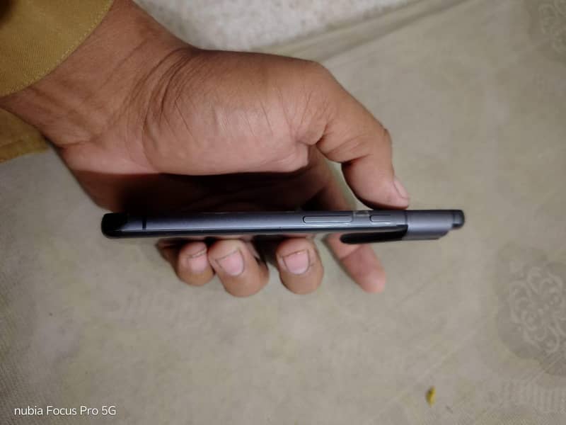 Google Pixel 8 4