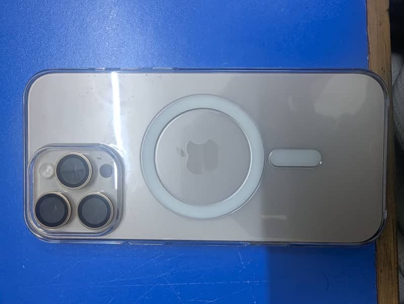 Apple iPhone 16 Pro Max 4