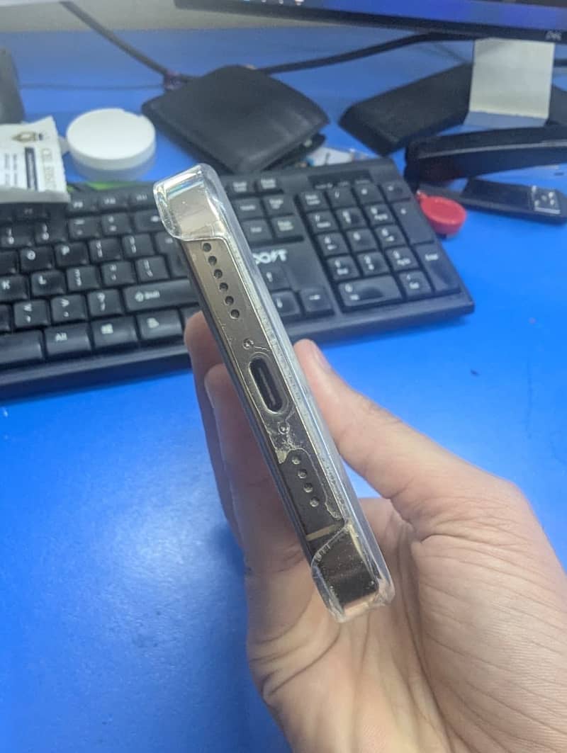 Apple iPhone 16 Pro Max 6