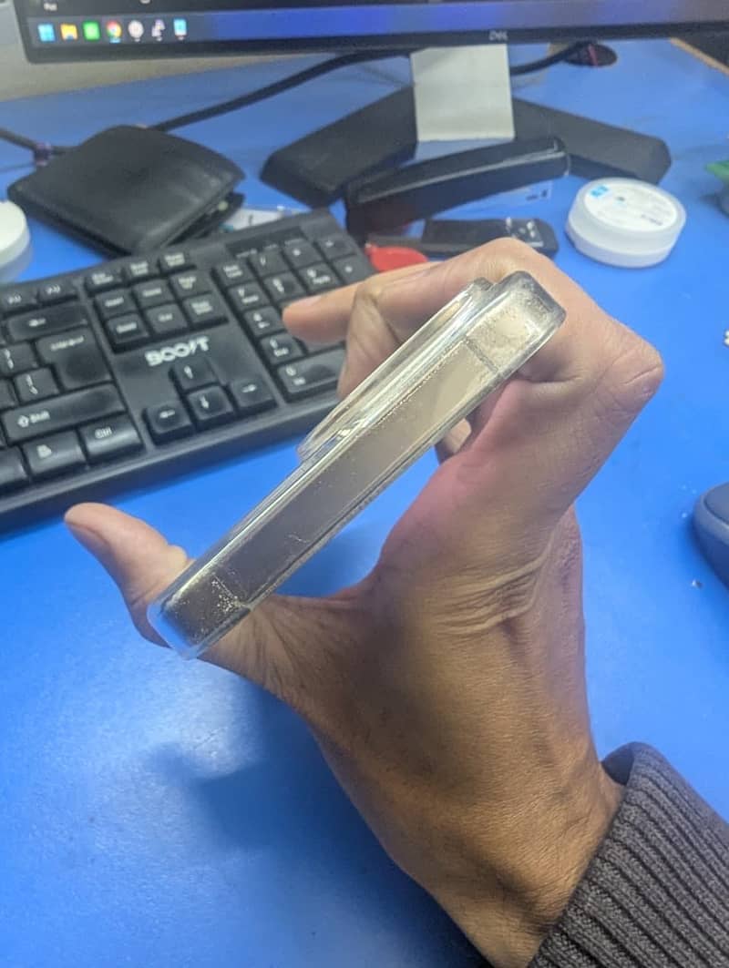 Apple iPhone 16 Pro Max 8