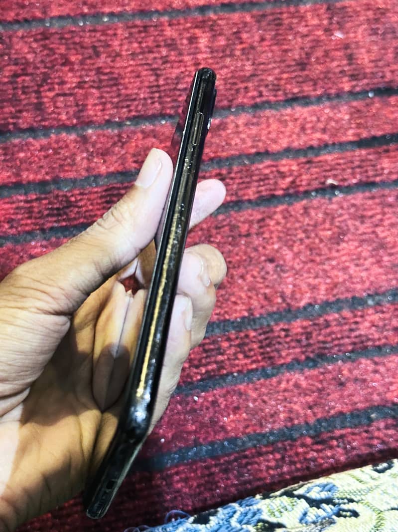 Apple iPhone XS Max 4