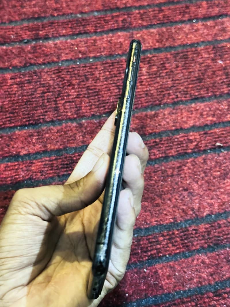 Apple iPhone XS Max 6