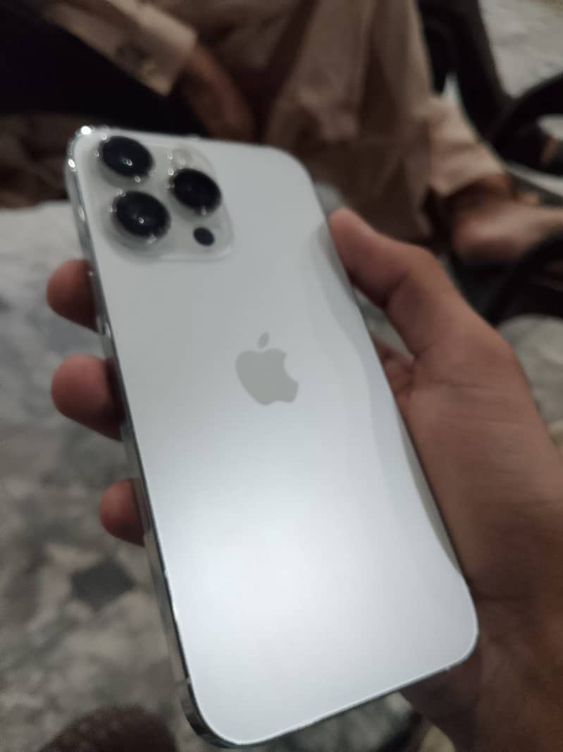 Apple iPhone 14 Pro Max 1