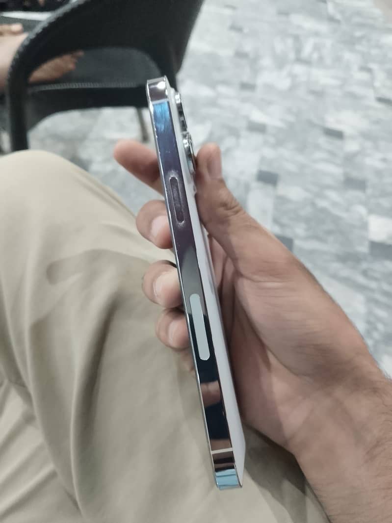 Apple iPhone 14 Pro Max 2