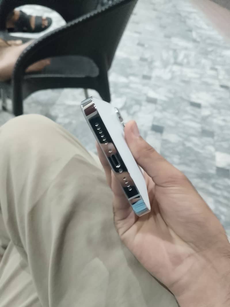 Apple iPhone 14 Pro Max 3