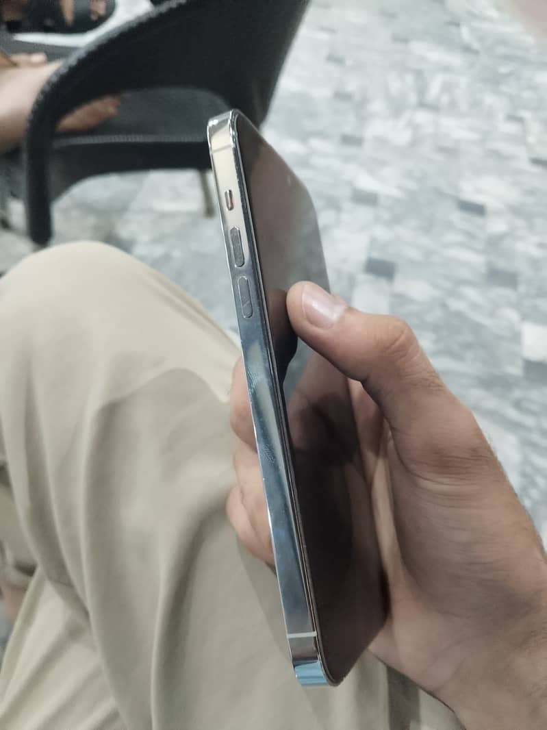 Apple iPhone 14 Pro Max 4