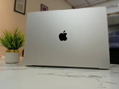 Macbook Pro M3 Pro 16 Inch 18GB RAM 512 GB SSD