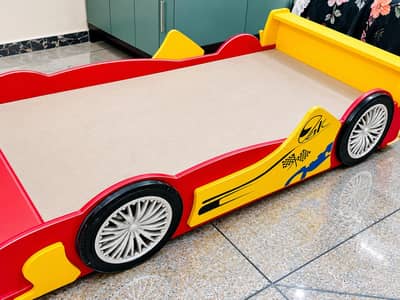 ​Kids Racing Car Bed / Sports Car Bed in Excellent Condition