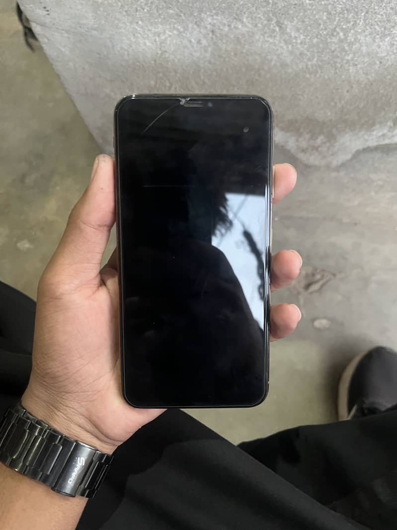 Apple iPhone XS Max 3