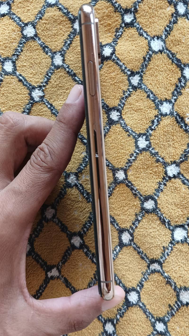 Apple iPhone XS Max 3
