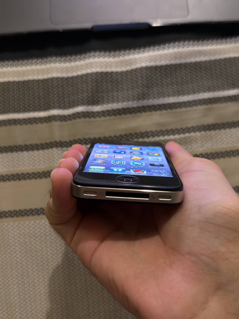 Apple iPhone 4 4