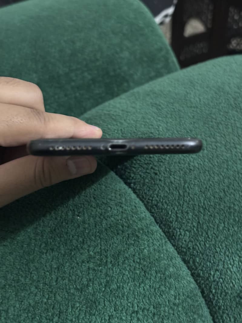 Apple iPhone 7 Plus 1