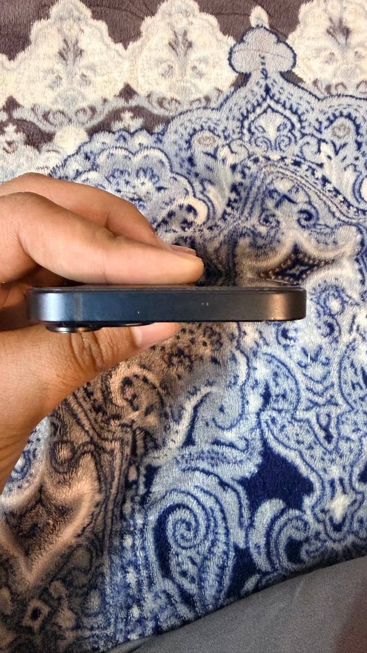 Apple iPhone 13 6