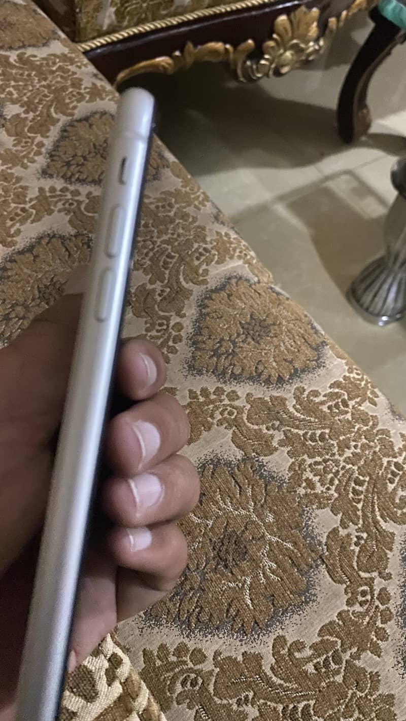 Apple iPhone XR 4