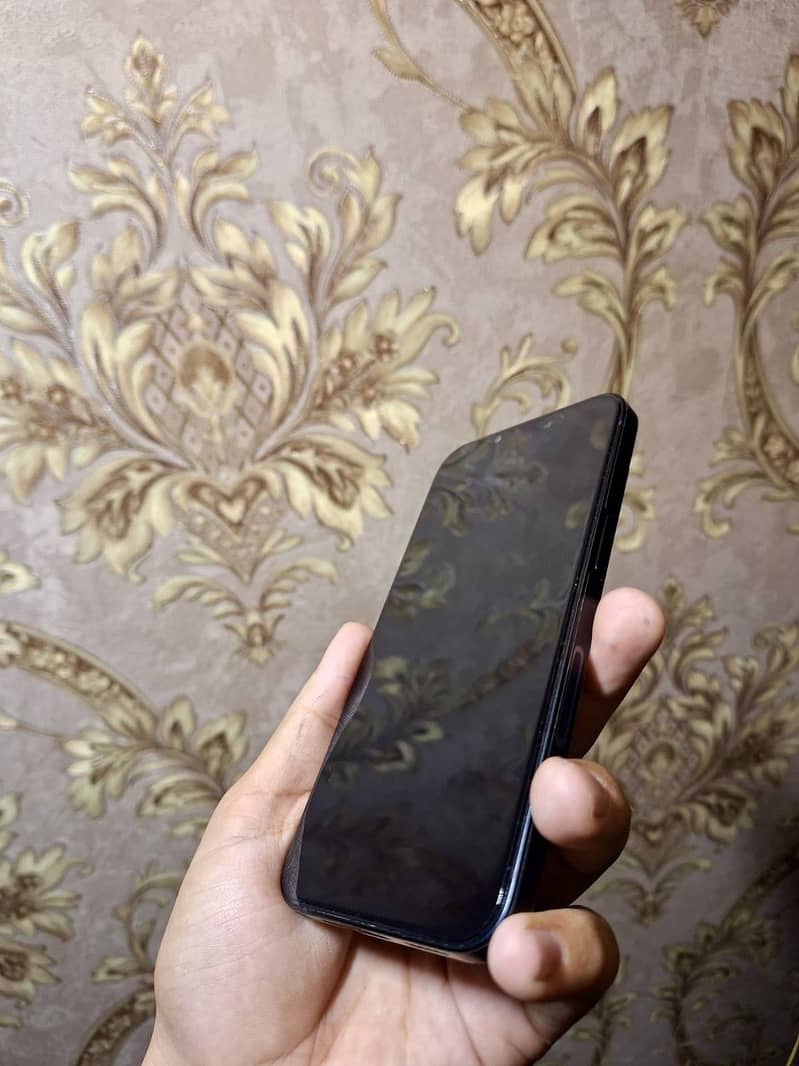 Apple iPhone 14 3