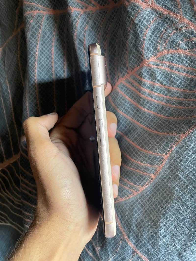 Google Pixel 8 4