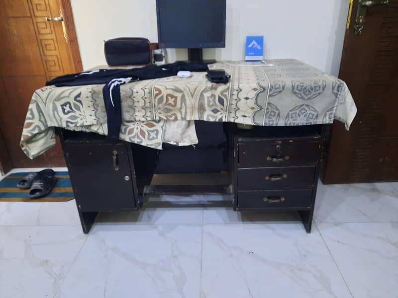 One counter and One table 0
