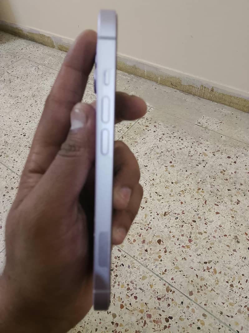 Apple iPhone 14 4