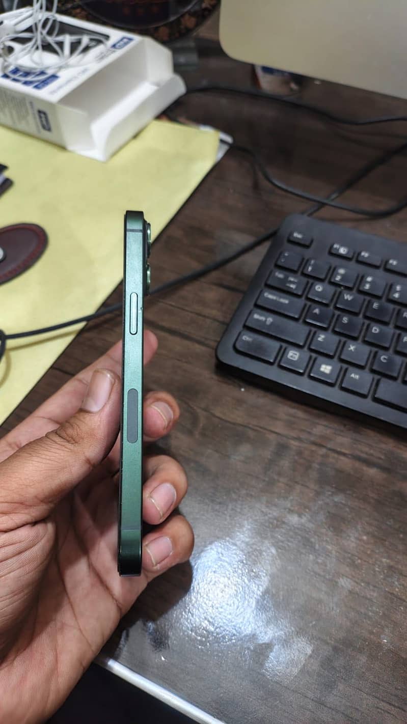 Iphone 13 4