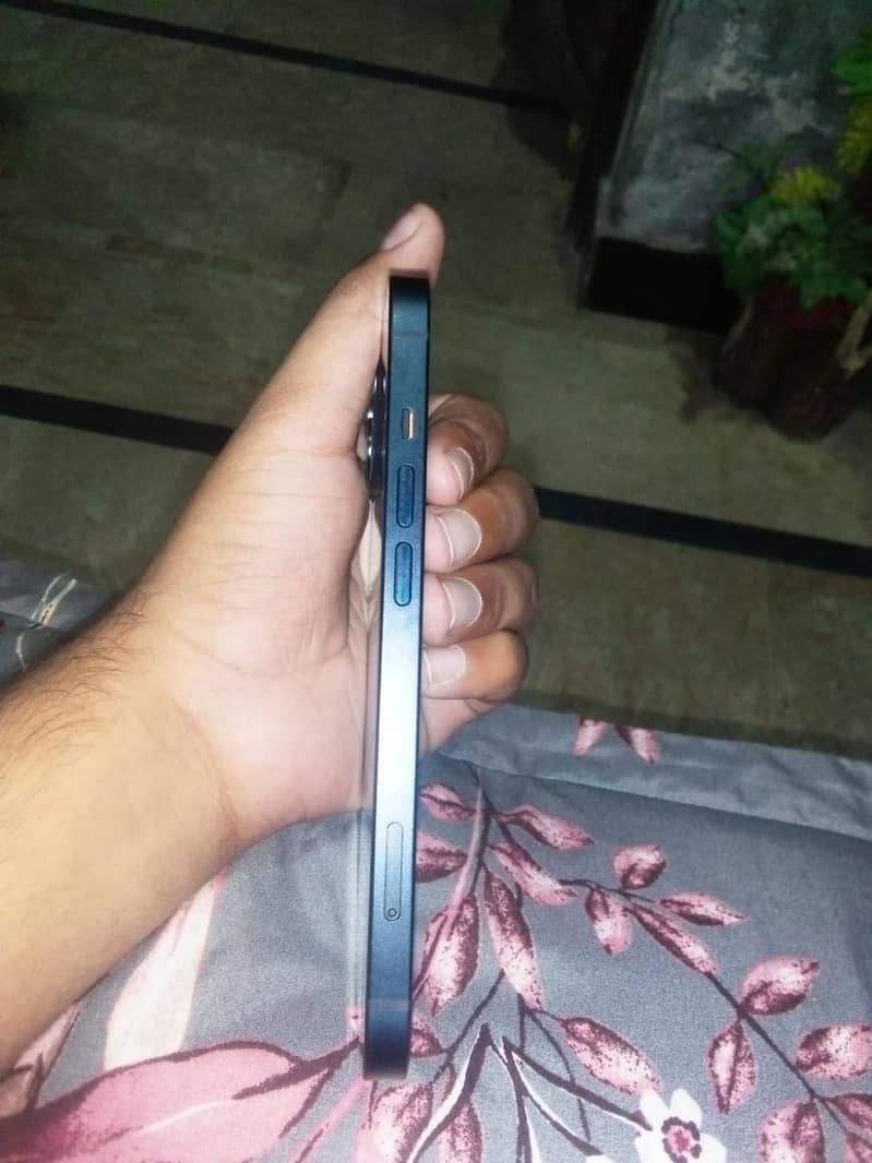 Apple iPhone 13 1