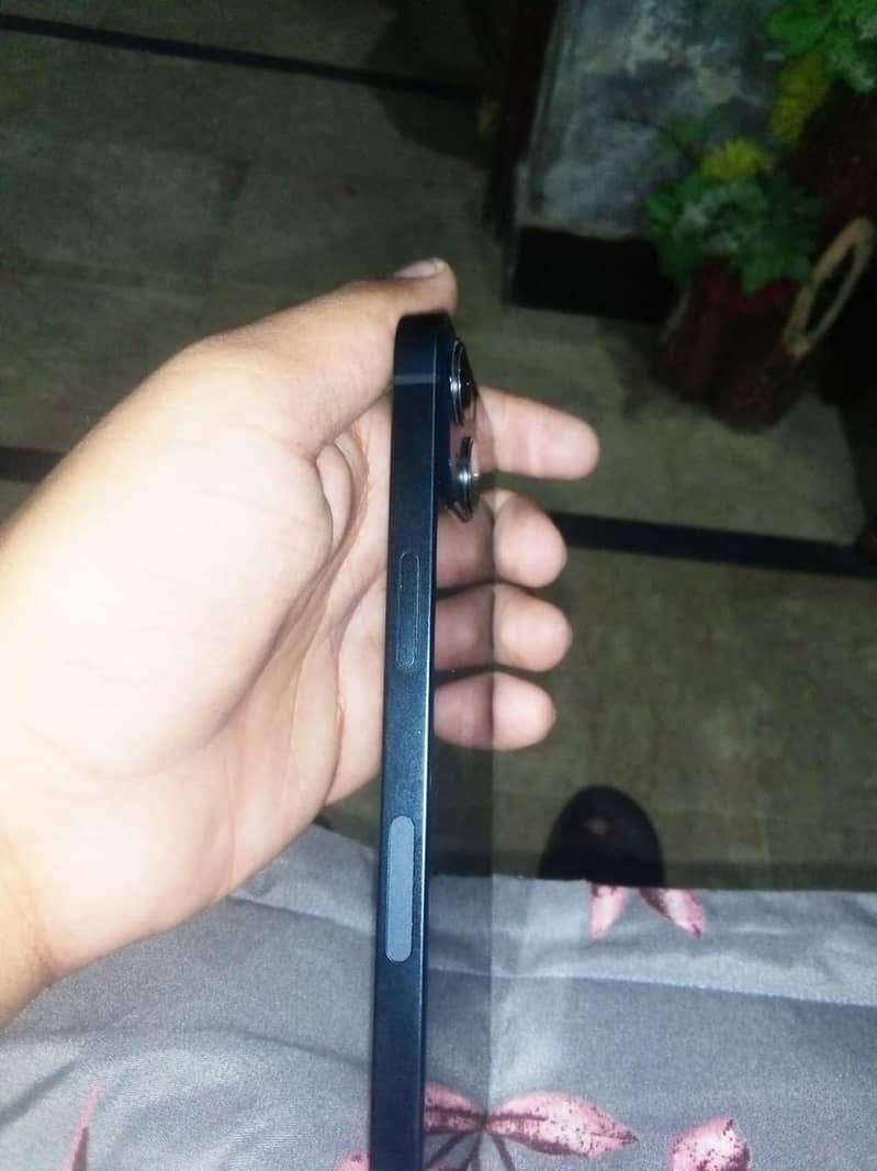Apple iPhone 13 4