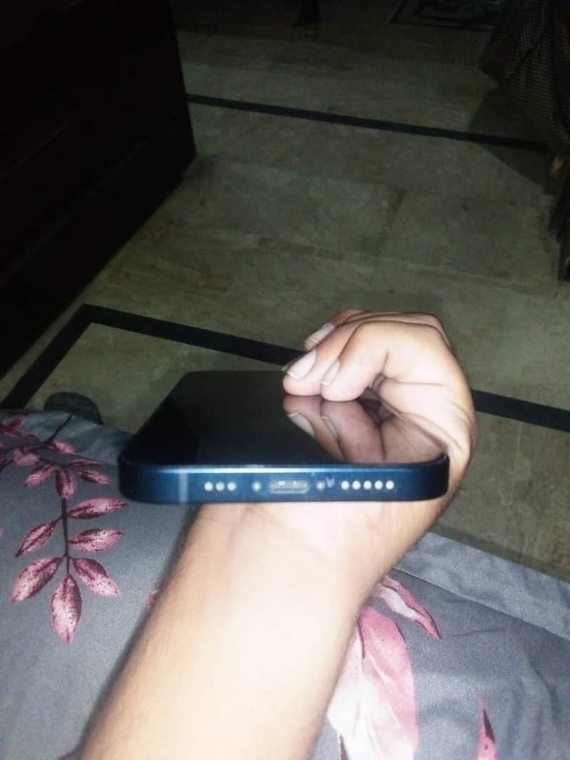 Apple iPhone 13 5
