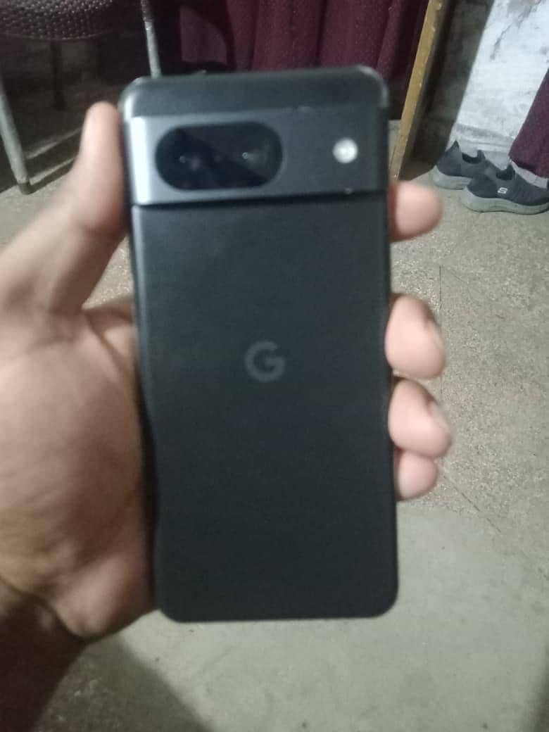 Google Pixel 8 4