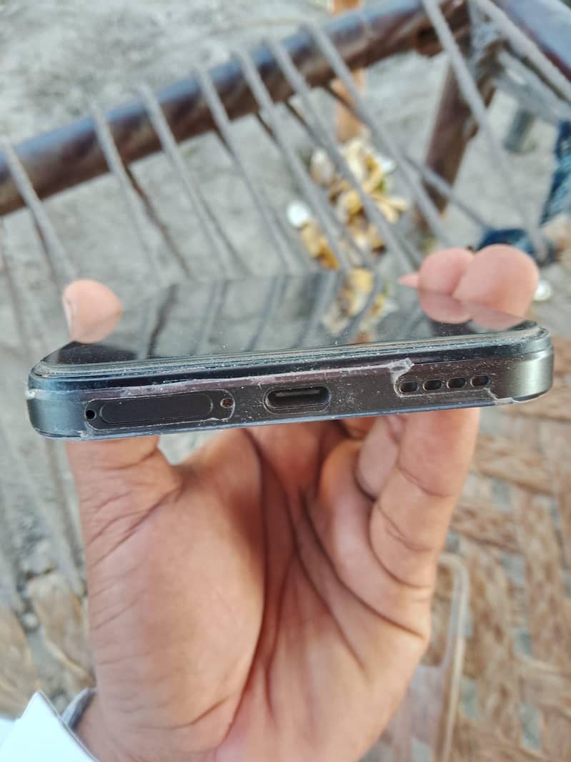 Realme C85 1