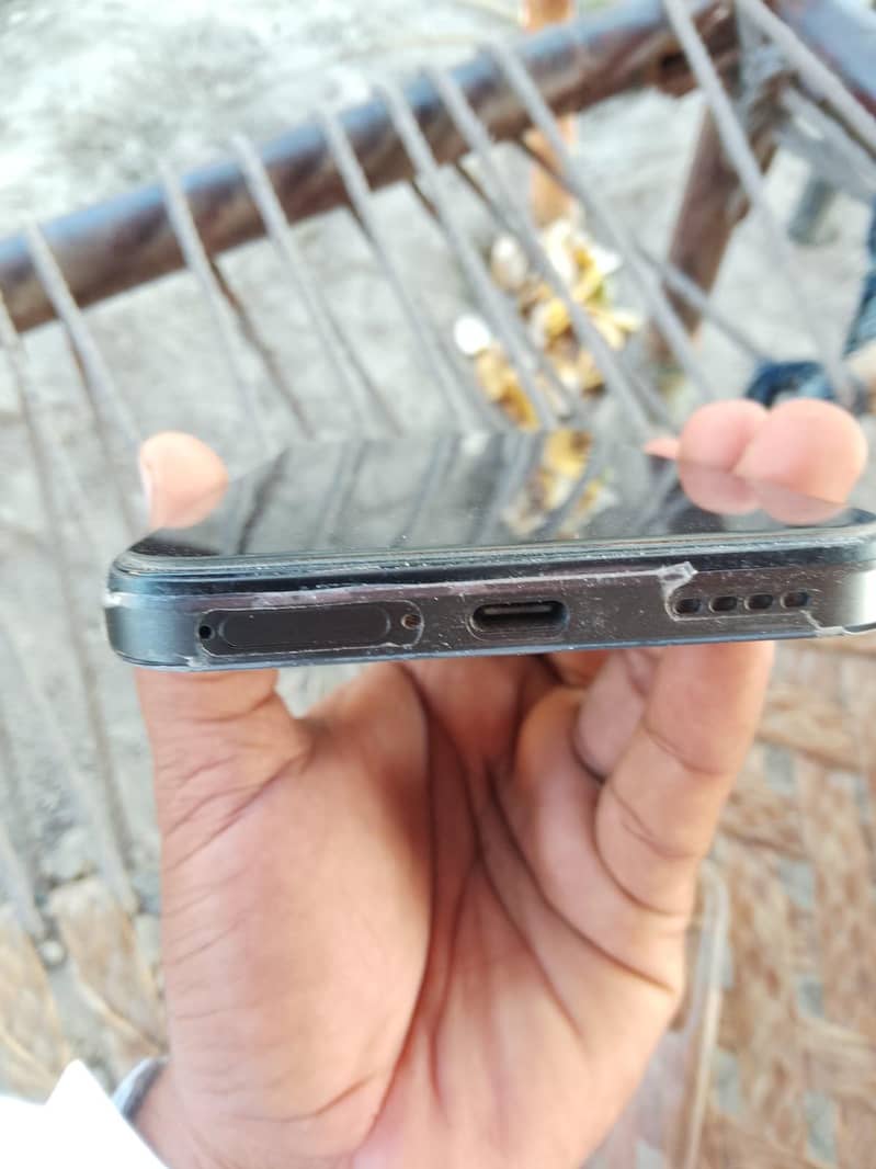 Realme C85 3
