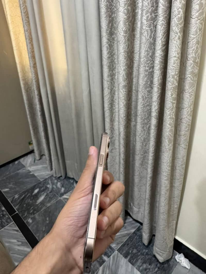 Apple iPhone 16 Pro Max 5