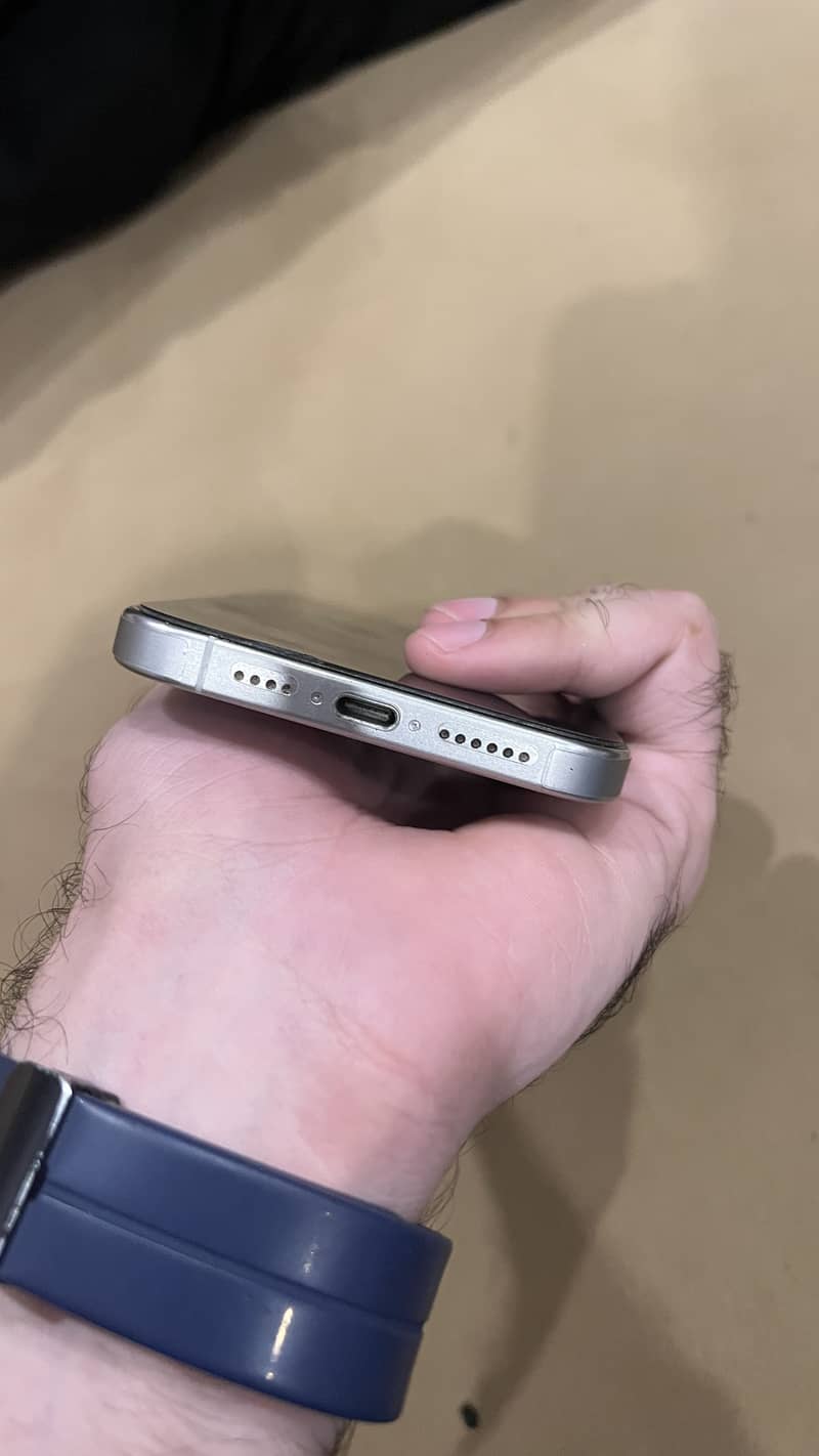 Apple iPhone 15 Pro Max 2